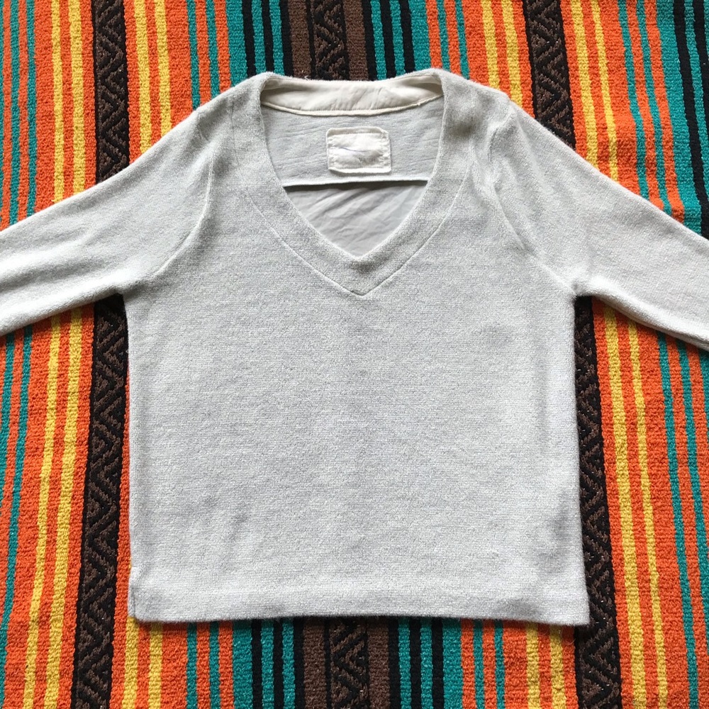 V::ROOM GRAY WHITE V-NECK SWEATER